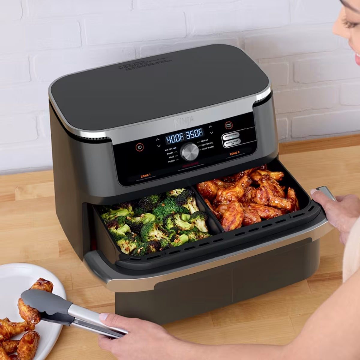 Freidora de aire Ninja Foodi DualZone 7 en 1 120v 60Hz 1690w 2 placas de crijientes antiadherentes, libro de recetas y tablas de cocina útiles AD600CO