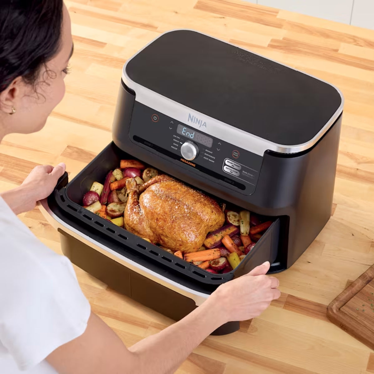 Freidora de aire Ninja Foodi DualZone 7 en 1 120v 60Hz 1690w 2 placas de crijientes antiadherentes, libro de recetas y tablas de cocina útiles AD600CO