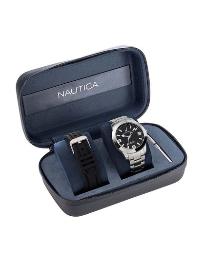 Reloj Nautica Box Set Pacific Beach 3 Hands Caratula Negra y Brazalete Plata Caja 41.5 mm NAPPBF205